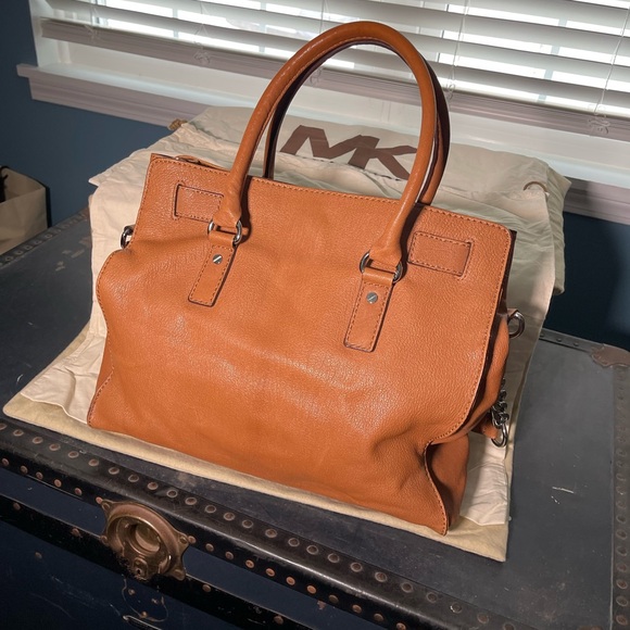 Michael Kors - Picture 2 of 3